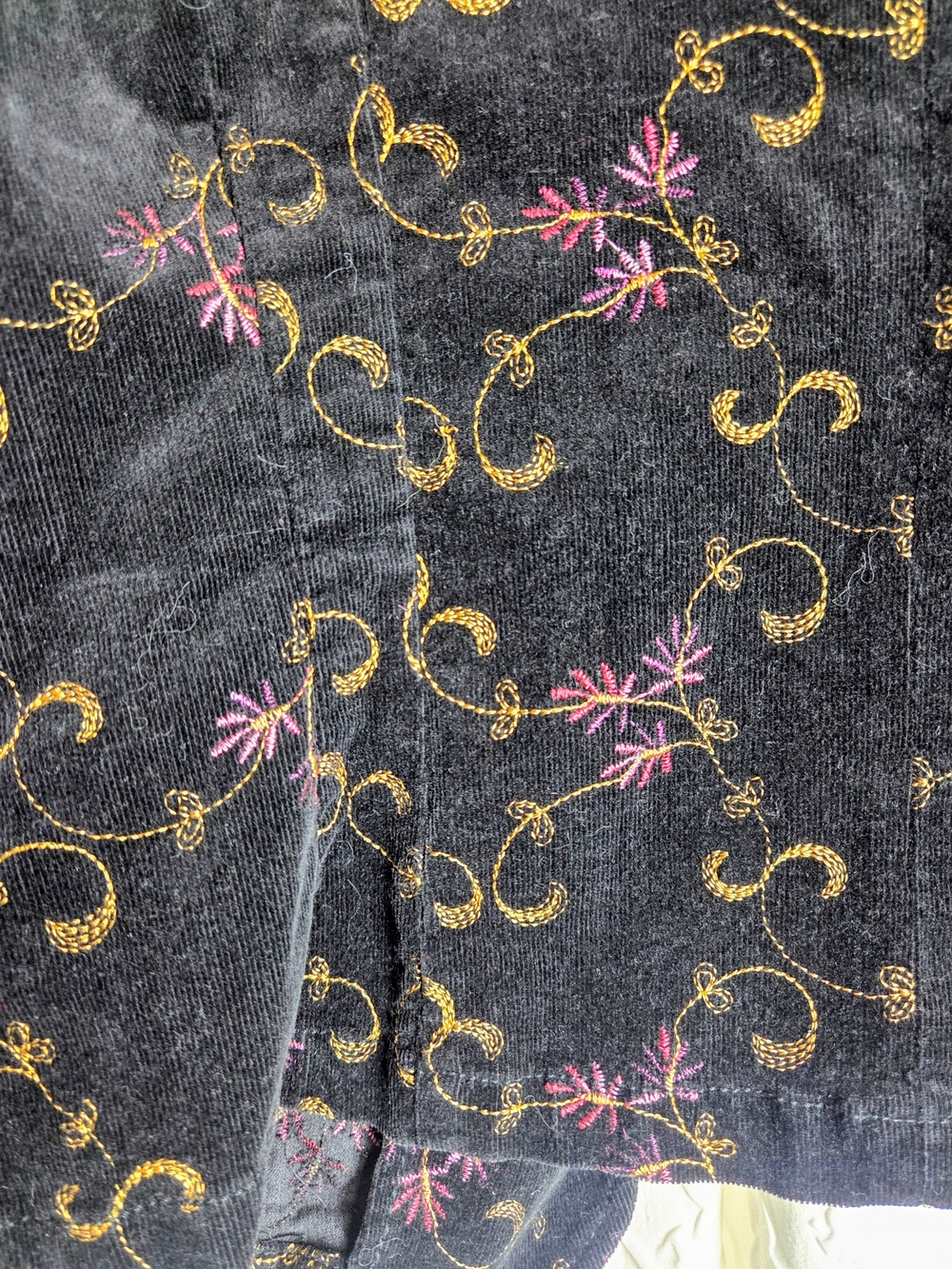Live a Little Women’s L Black Velvet Embroidered Blazer with Gold & Pink Detail - Picture 4 of 10